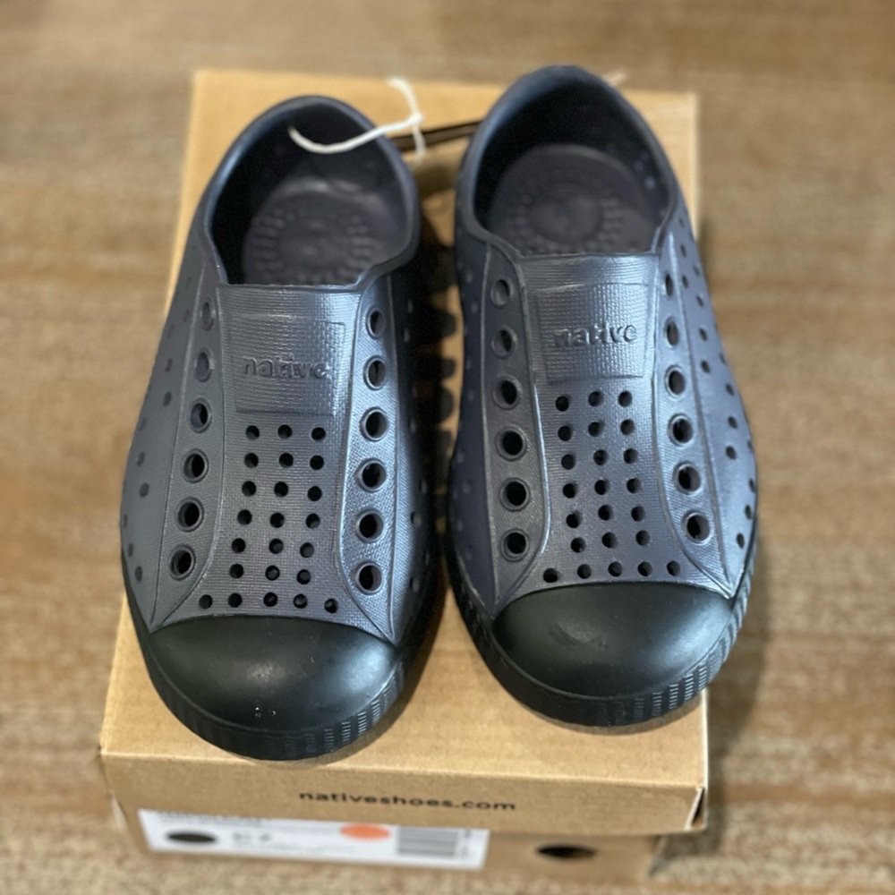 New Toddler Size 7 - Native Jefferson Bloom NYX /FERROUS BLACK /JIFFY SPECKLES